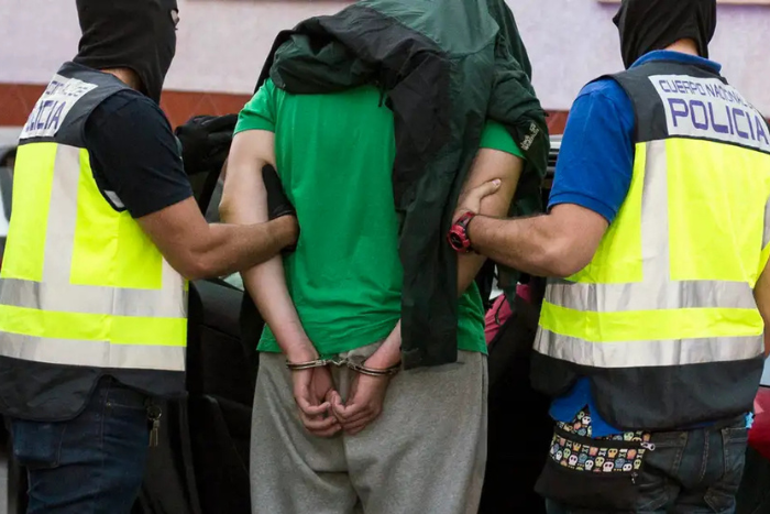 إسبانيا: توقيف شخصين يشتبه في ارتباطهما بـ