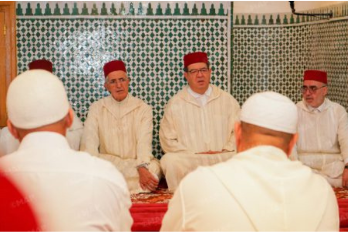 تسليم هبة ملكية لزاوية سيدي حمزة بإقليم ميدلت
