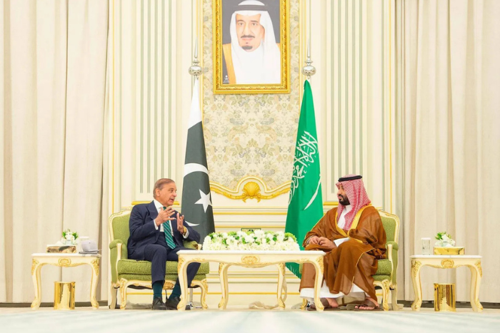 السعودية وباكستان توقعان اتفاقية دفاع استراتيجي مشترك