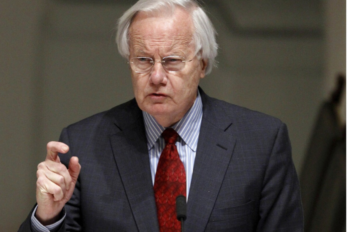 رحيل أسطورة مراسلي الحروب وفاة الصحفي بيتر أرنيت عن 91 عاما