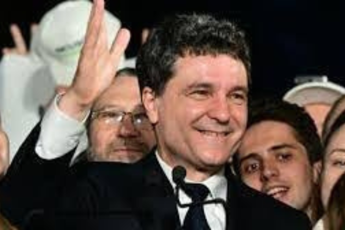 فوز نيكوسور دان برئاسة رومانيا يعيد التأكيد على خيارها الأوروبي في ظل توتر سياسي داخلي