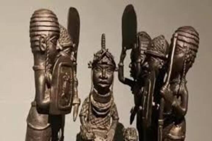 نيجيريا تسترجع قطعا من برونزيات بنين المنهوبة من هولندا نيجيريا تسترجع قطعا من برونزيات بنين المنهوبة من هولندا