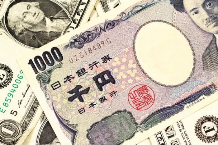 تراجع الين بعد قرار البنك المركزي الياباني رفع أسعار الفائدة