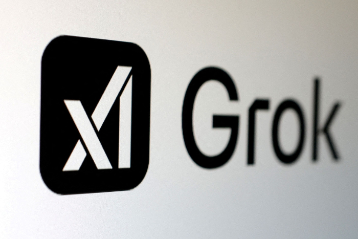 فرنسا توسع تحقيقها مع منصة إكس بعد تعليق منسوب لروبوت غروك ينكر الهولوكوست