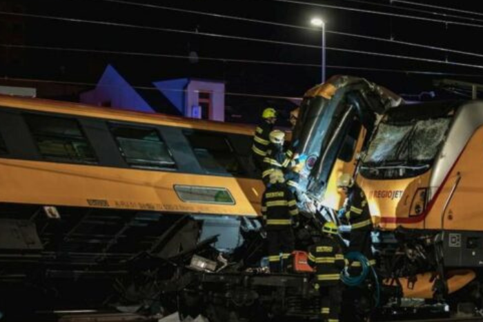 تصادم قطارين في جنوب التشيك يسفر عن إصابة 42 شخصا