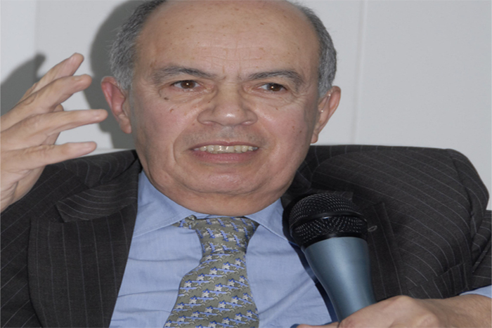 فتح الله ولعو يوقع  بطنجة كتابه حول سيرته الفكرية والسياية 