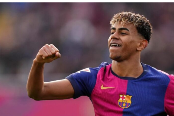 هانزي فليك: لامين يامال سيحصد الكرة الذهبية يوما ما