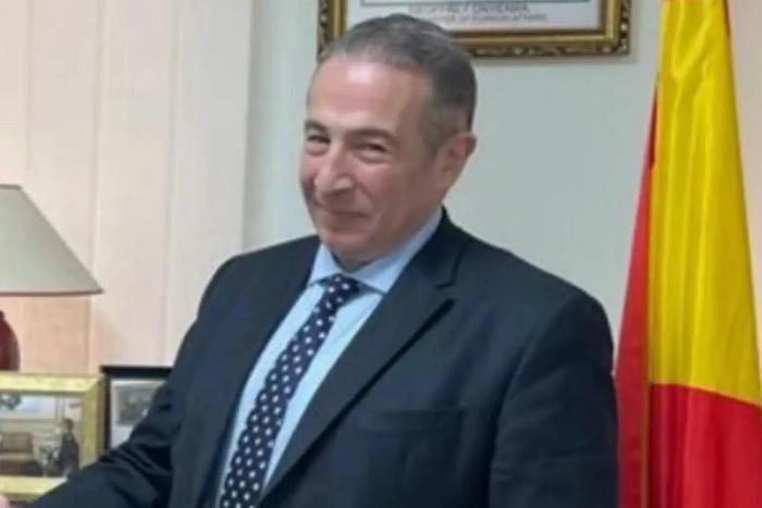 بعد دعم البرتغال لمغربية الصحراء السفير الجزائري بلشبونة يثير موجة سخرية عارمة بعد دعم البرتغال لمغربية الصحراء السفير الجزائري بلشبونة يثير موجة سخرية عارمة