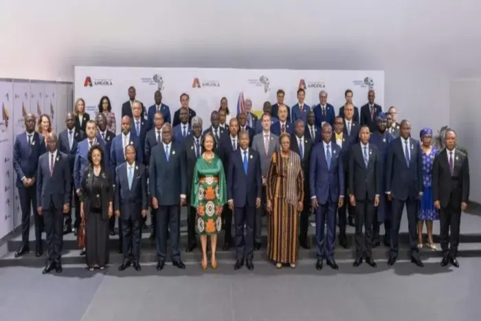 القمة الأمريكية-الإفريقية للأعمال تؤكد أن الذكاء الاصطناعي التوليدي فاعل جوهري في التحول الرقمي بإفريقيا القمة الأمريكية-الإفريقية للأعمال تؤكد أن الذكاء الاصطناعي التوليدي فاعل جوهري في التحول الرقمي بإفريقيا