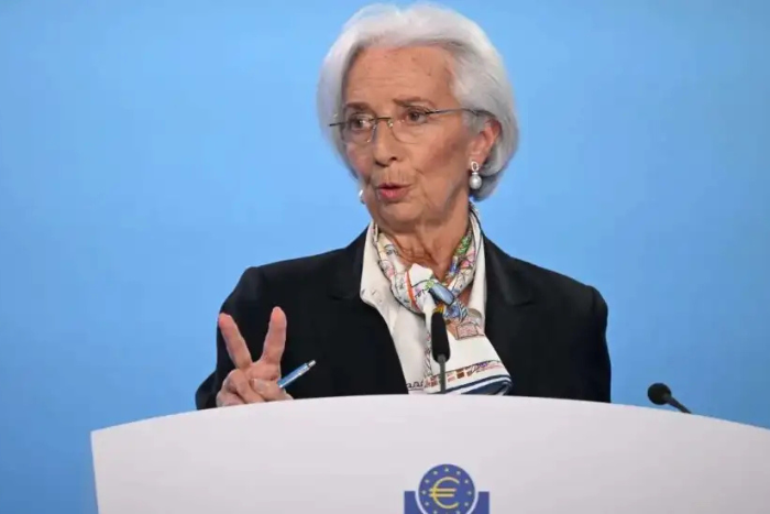 لاغارد: العمالة الأجنبية أنقذت اقتصاد منطقة اليورو من تباطؤ أكبر لاغارد: العمالة الأجنبية أنقذت اقتصاد منطقة اليورو من تباطؤ أكبر