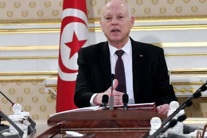 قيس سعيد يرفض تعليق تصدير التمور التونسية إلى المغرب ويدعو لمحاسبة المسؤولين قيس سعيد يرفض تعليق تصدير التمور التونسية إلى المغرب ويدعو لمحاسبة المسؤولين