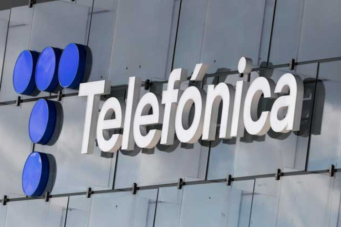 تليفونيكا الإسبانية تعلن إلغاء أكثر من 5000 وظيفة في إطار إعادة هيكلة واسعة