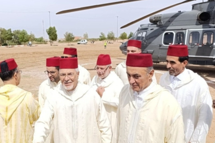 لجنة ملكية تشرف على تسليم هبة لضريح الولي الصالح سيدي رحال البدالي بمناسبة ذكرى وفاة الحسن الثاني