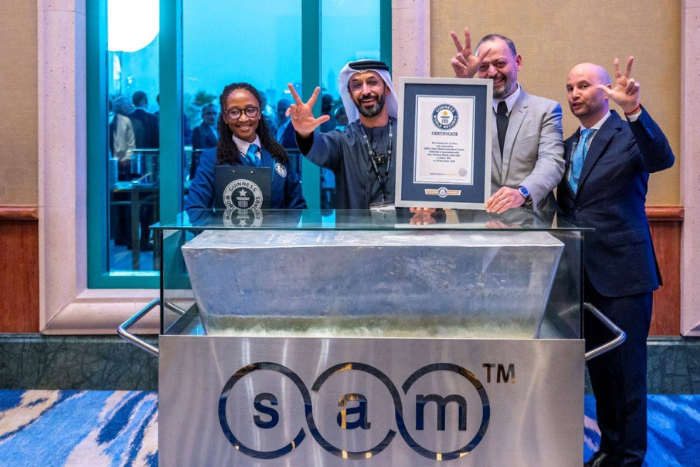 دبي تكشف عن أكبر سبيكة فضة في العالم بوزن 1971 كيلوغراما وتحولها إلى أصل رقمي