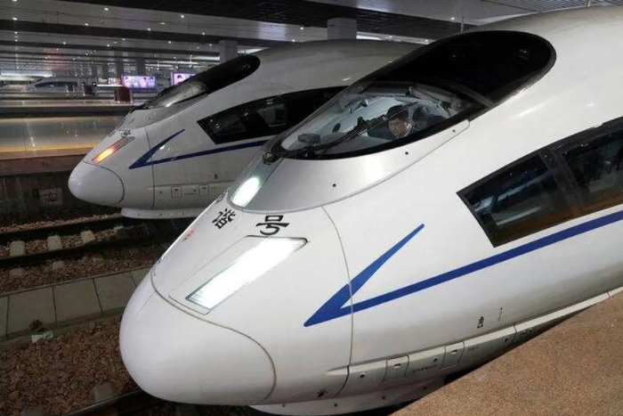 مقتل 11 شخصا في الصين بعدما صدم قطار مجموعة من العمال