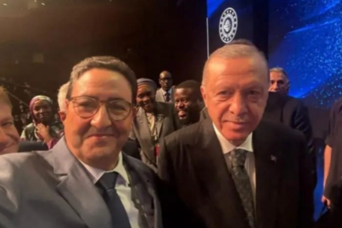 انتقادات لاذعة لوزير مغربي بسبب صورة سيلفي مع الرئيس التركي رجب طيب أردوغان انتقادات لاذعة لوزير مغربي بسبب صورة سيلفي مع الرئيس التركي رجب طيب أردوغان