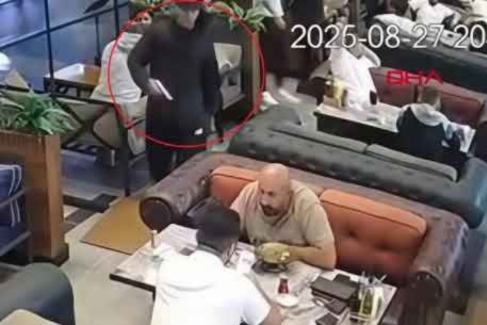 اغتيال رئيس ناد تركي داخل أحد المقاهي باسطنبول اغتيال رئيس ناد تركي داخل أحد المقاهي باسطنبول