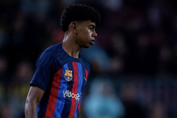 لامين يامال يخوض أول مباراة مع فريق برشلونة ويحطم الرقم القياسي كأصغر لاعب لامين يامال يخوض أول مباراة مع فريق برشلونة ويحطم الرقم القياسي كأصغر لاعب