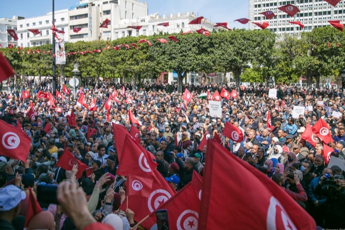 كيف حول قيس سعيد تونس إلى سجن مفتوح؟