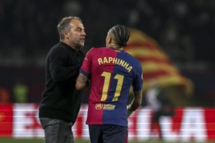 لحظة مؤثرة على دكة برشلونة رافينيا يكشف سر إحباط فليك رغم الفوز على ألافيس