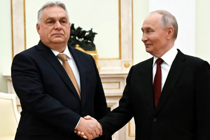 بولندا تلغي اجتماعا مع أوربان بعد لقائه بوتين في الكرملين