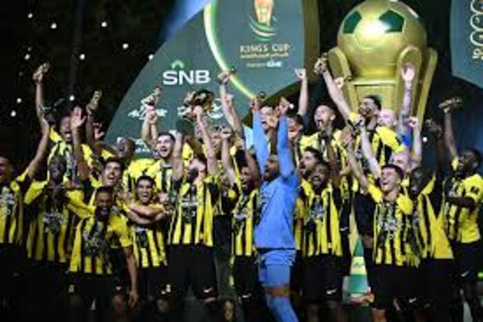 فريق الاتحاد السعودي يتوج بكأس الملك فيحقق الازدواجية