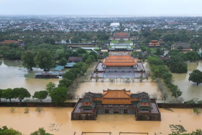 فيتنام تواجه كارثة سيول جديدة وسط تحذيرات من استمرار الأمطار الغزيرة فيتنام تواجه كارثة سيول جديدة وسط تحذيرات من استمرار الأمطار الغزيرة