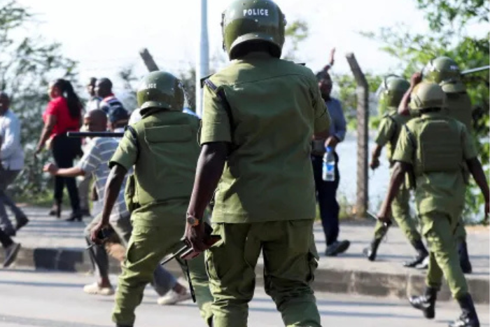 تظاهرات وعنف في تنزانيا بعد الانتخابات وسط إجراءات أمنية مشددة تظاهرات وعنف في تنزانيا بعد الانتخابات وسط إجراءات أمنية مشددة