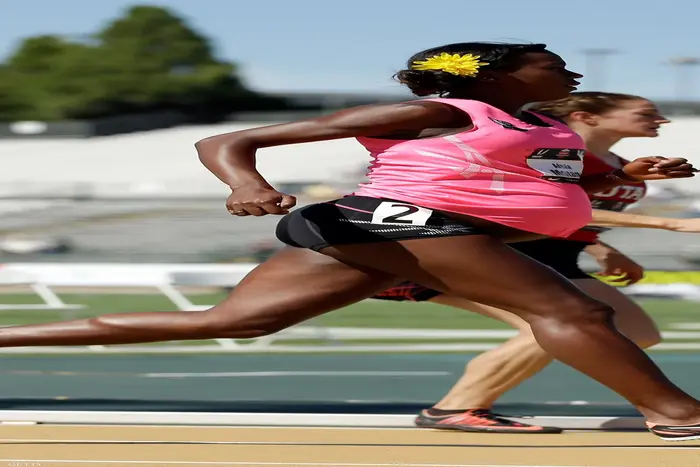 عدّاءة تبهر العالم بمشاركتها في سباق وهي حامل في شهر متأخر  عدّاءة تبهر العالم بمشاركتها في سباق وهي حامل في شهر متأخر