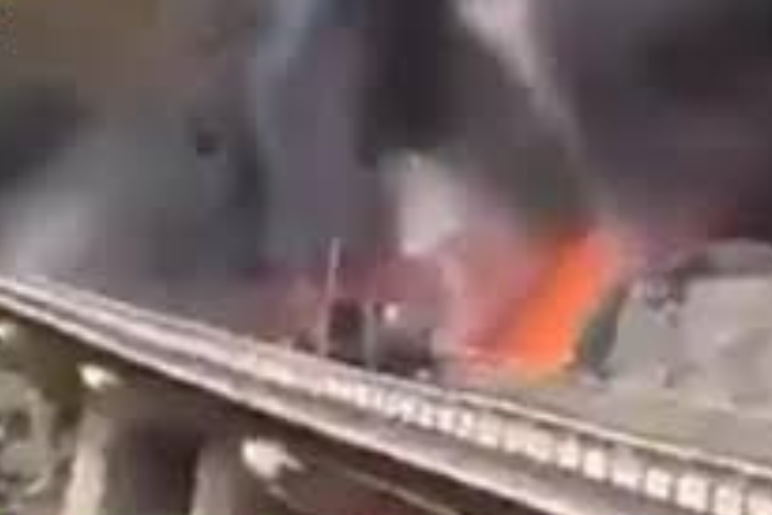 عشرات القتلى الهنود في اصطدام مروع بين حافلتهم وصهريج نفط في المدينة المنورة 