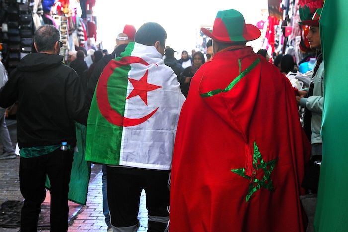 كأس الأمم الأفريقية 2025: بعيدا عن الفتنة، أجواء حميمية بين المغاربة والجزائريين