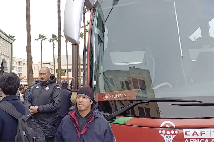 خروج لاعبي منتخب تونس من مسجد التاجموعتي بفاس بعد أداء صلاة الجمعة