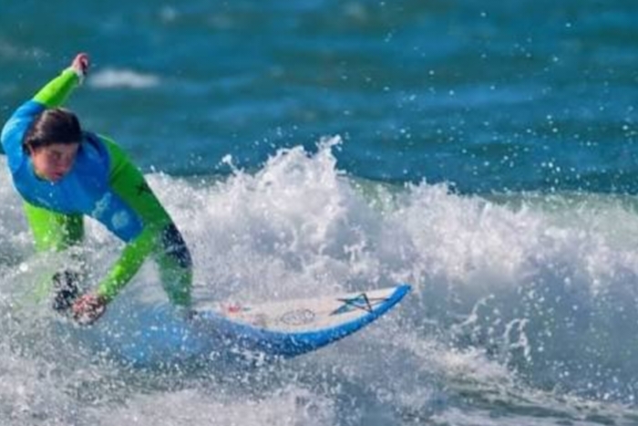 راكبو الأمواج يحتفلون بالعام الجديد على أمواج تغازوت