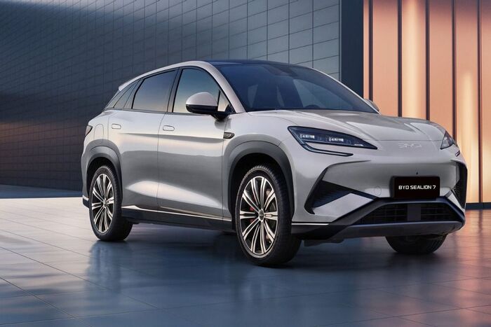 الصين تتجاوز الولايات المتحدة في مبيعات السيارات الكهربائية