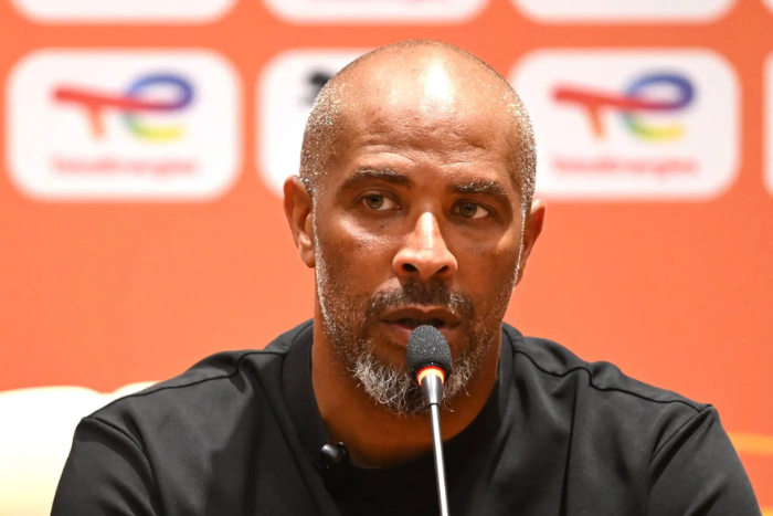 مدرب نيجيريا يثني على تركيز لاعبيه قبل مباراة الموزمبيق في كأس أمم إفريقيا