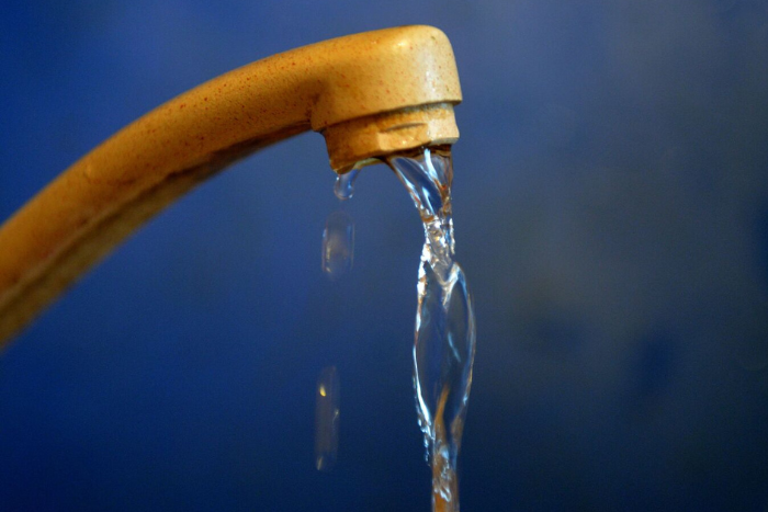 نقص حاد في مياه الشرب في عدة مناطق ينذر بتوترات اجتماعية في تونس