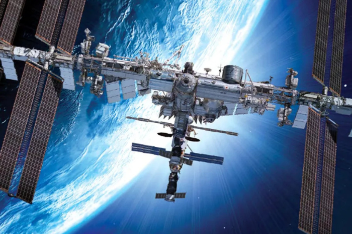 تسليم قيادة محطة الفضاء الدولية لروسيا قبل عودة طاقم أمريكي مبكرة بسبب ظرف صحي