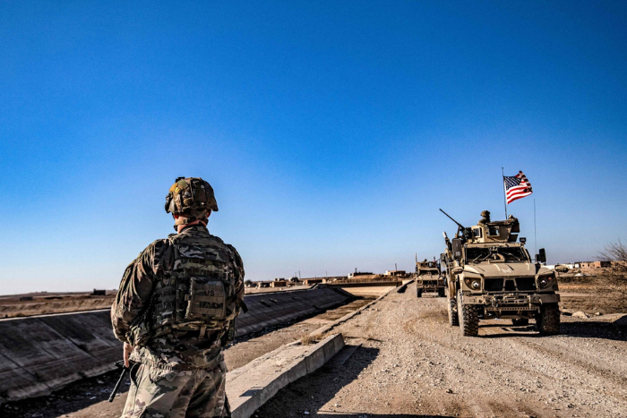 الجيش الأمريكي يبدأ في نقل سجناء تنظيم الدولة الإسلامية من سوريا إلى العراق