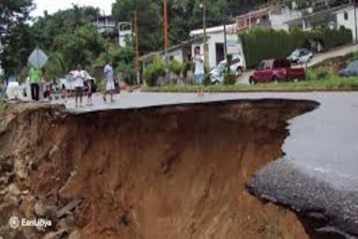 الانهيارات الأرضية تودي بحياة 26 شخصا بإندونيسيا