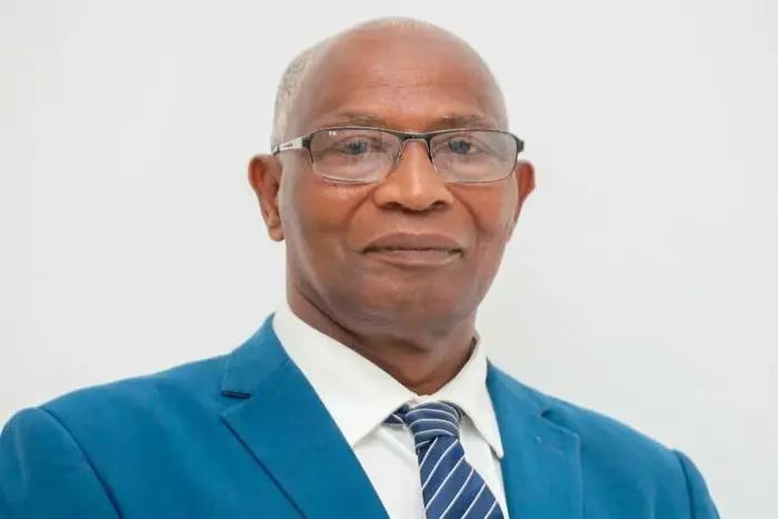 الرئيس الغيني يعيد تعيين  أمادو أوري باه رئيسا للوزراء