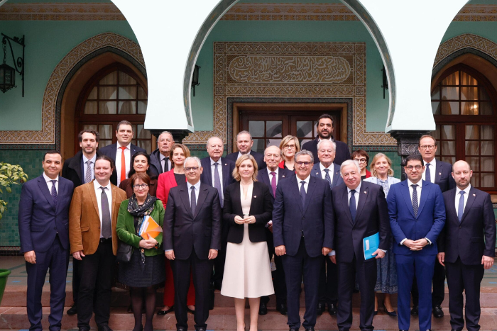 رئيس الحكومة يستقبل وفد برلماني فرنسي لتعزيز الشراكة المغربية-الفرنسية