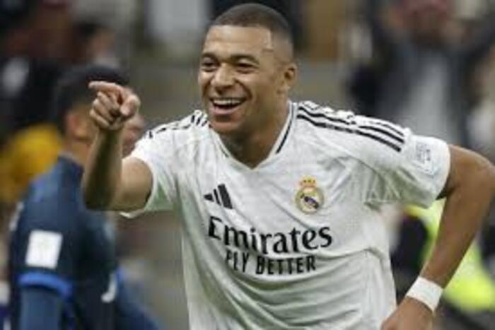 مبابي يهاجم ريال مدريد بعد سقوطه الأوروبي ويصفه بـالمهزلة