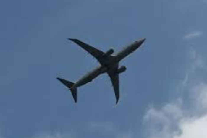 رصد طائرة عسكرية أمريكية ومسيّرة استطلاع قرب أجواء إيران