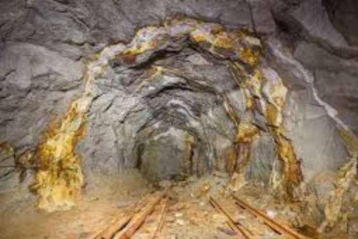 انهيار منجم بالكونغو يخلف أكثر من 200 قتيل