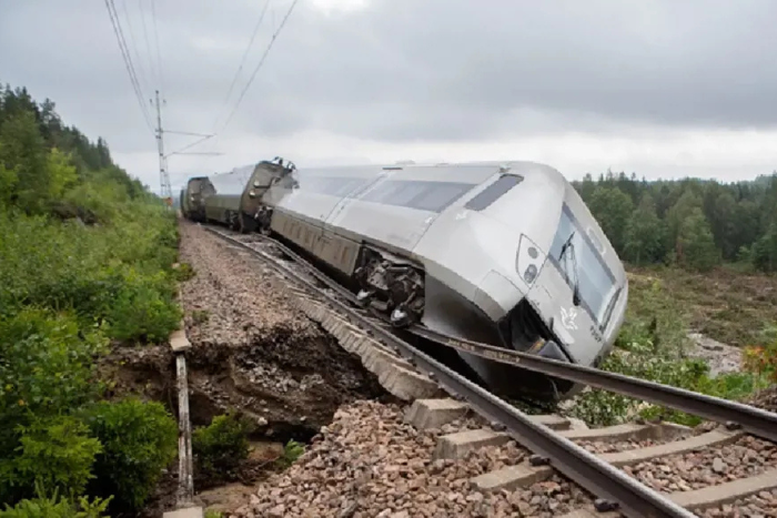 أمطار غزيرة تغلق طرقا وتعطل قطارات في السويد