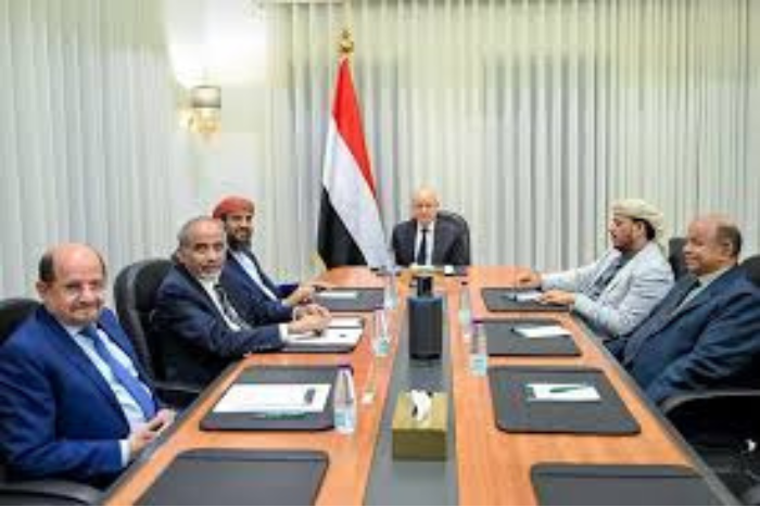 اليمن يعلن حكومته الجديدة مع فرص استعادة الدولة