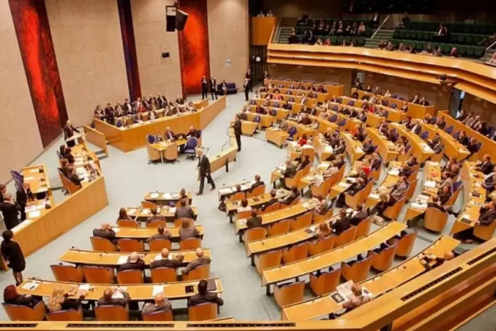 البرلمان الهولندي يُلزم الحكومة بخفض واردات الأسلحة الإسرائيلية