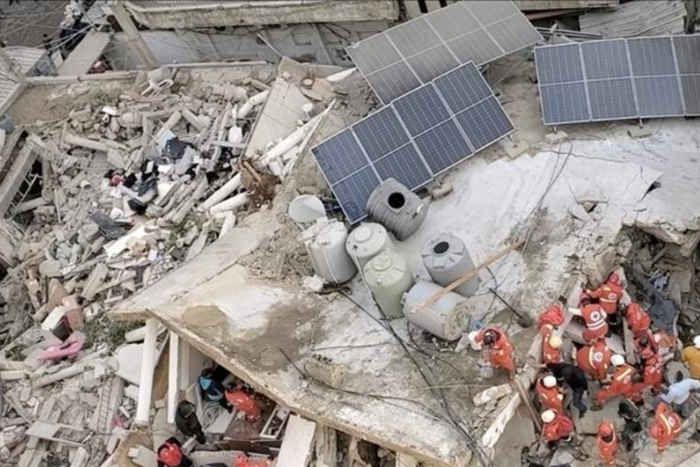 ارتفاع حصيلة انهيار مبنى طرابلس لبنان إلى 14 قتيلا