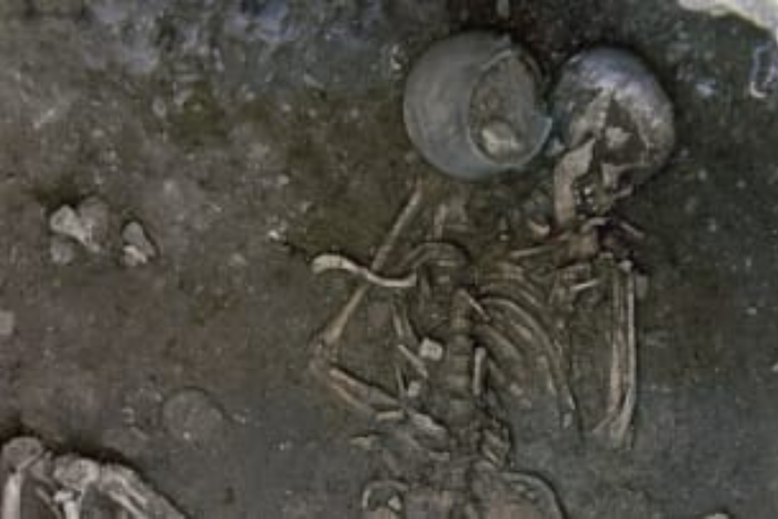 اكتشاف هياكل عظمية قديمة في حفرة غامضة بإنجلترا تحمل آثار عنف