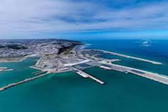 سور أحوال الطقس يوقف الملاحة البحرية بين طريفة وطنجة